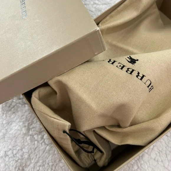 Burberry low heel size 8 - Picture 5 of 7